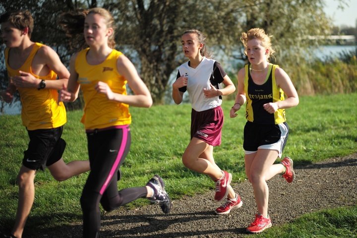 person-girl-sport-lake-boy-running-233441-pxhere.com